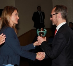 La Princesa de Asturias entrega el Premio "Empresa" al director de la Fundación Alimerka, Antonio Blanco